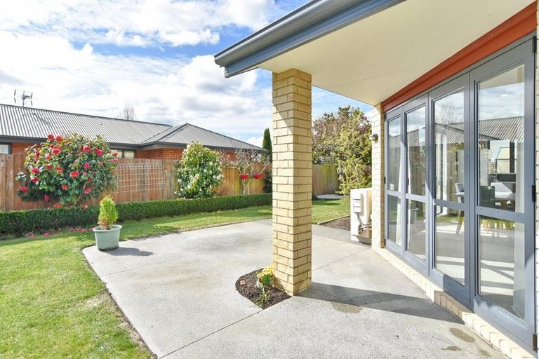 Photo of property in 27 Coolspring Way, Redwood, Christchurch, 8051