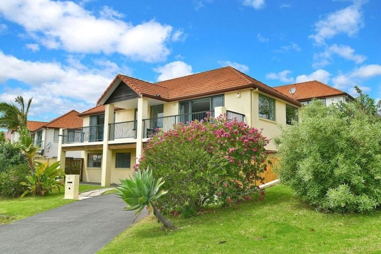 Photo of property in 11 Parkwood Crescent, Gulf Harbour, Whangaparaoa, 0930