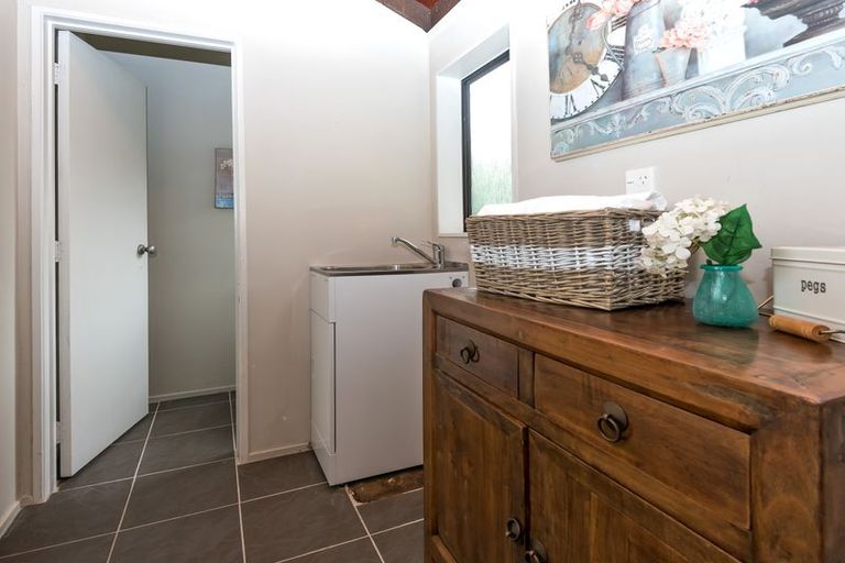 Photo of property in 2/64 Mirrabooka Avenue, Botany Downs, Auckland, 2010