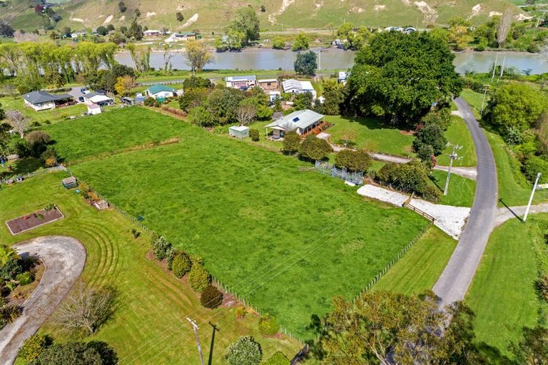 Photo of property in 80 Banks Street, Tolaga Bay, 4077