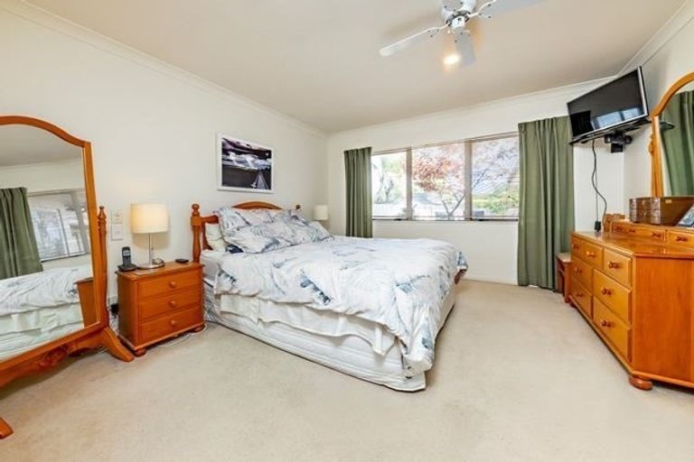 Photo of property in 60 Mt Lebanon Crescent, The Gardens, Auckland, 2105