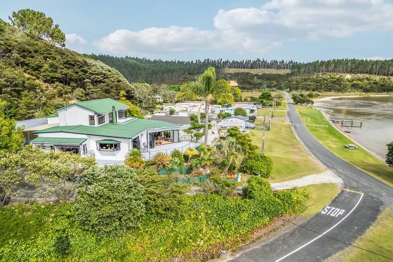 Photo of property in 632 Kellys Bay Road, Pouto, Te Kopuru, 0391