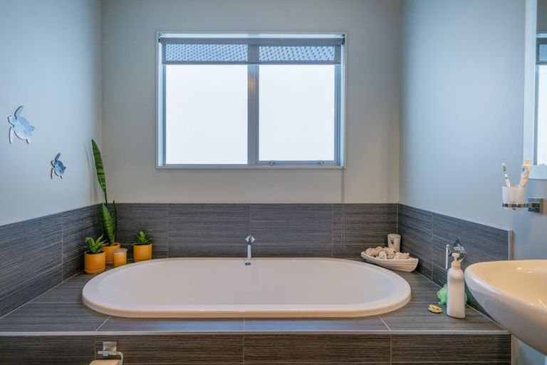 Photo of property in 4 Hawk Hill Crescent, Cooks Beach, Whitianga, 3591