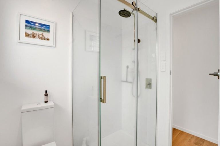 Photo of property in 15 Kowhai Street, Strandon, New Plymouth, 4312