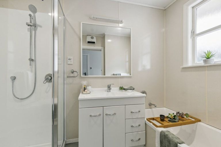 Photo of property in 73 Taylor Terrace, Tawa, Wellington, 5028