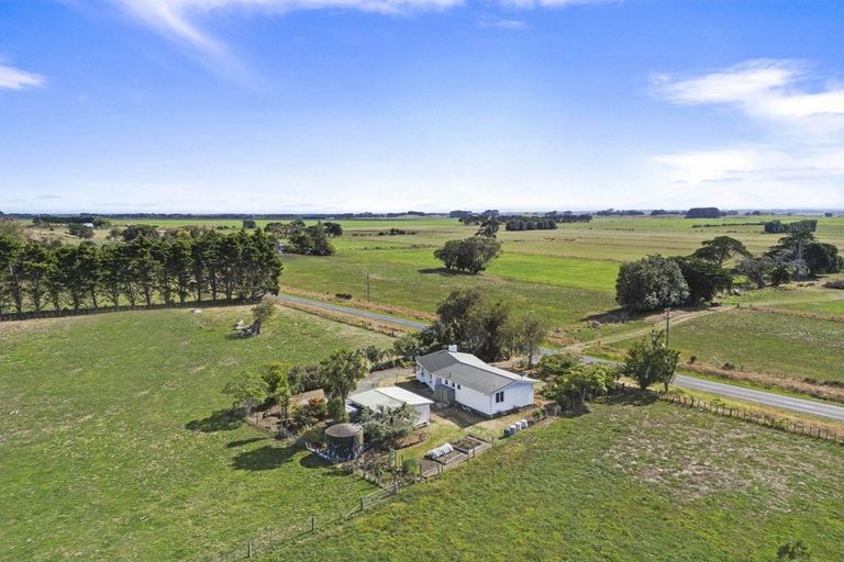 Photo of property in 35 Rosina Road, Tangimoana, Palmerston North, 4473