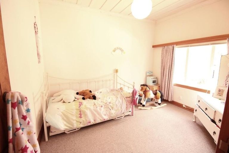 Photo of property in 135 Astley Avenue, New Lynn, Auckland, 0600