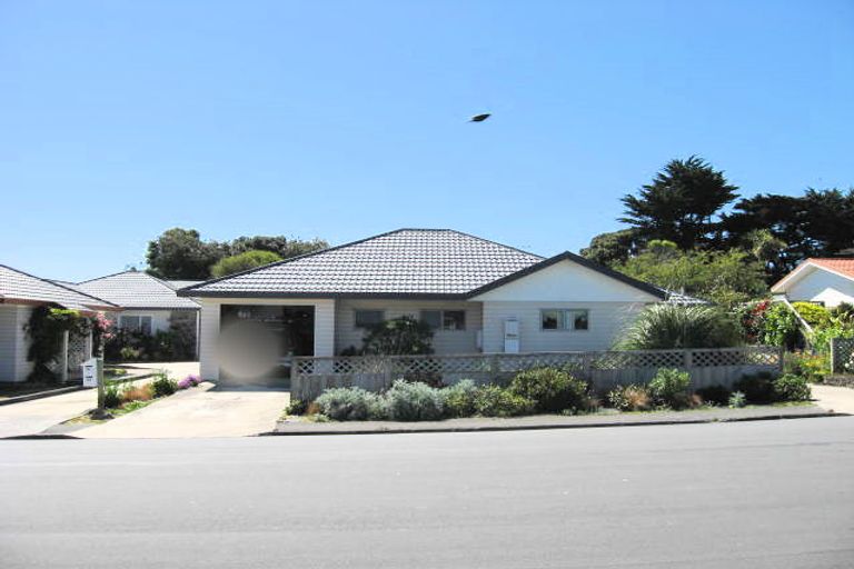 Photo of property in 4a Whitehouse Road, Titahi Bay, Porirua, 5022