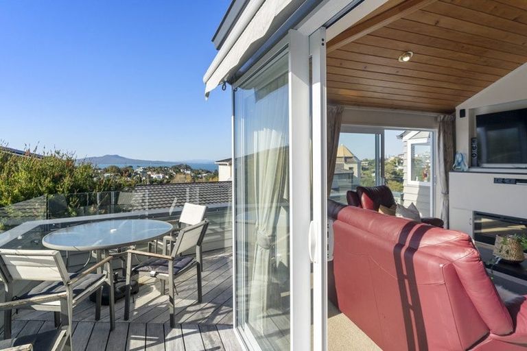 Photo of property in 7b Peter Terrace, Castor Bay, Auckland, 0620