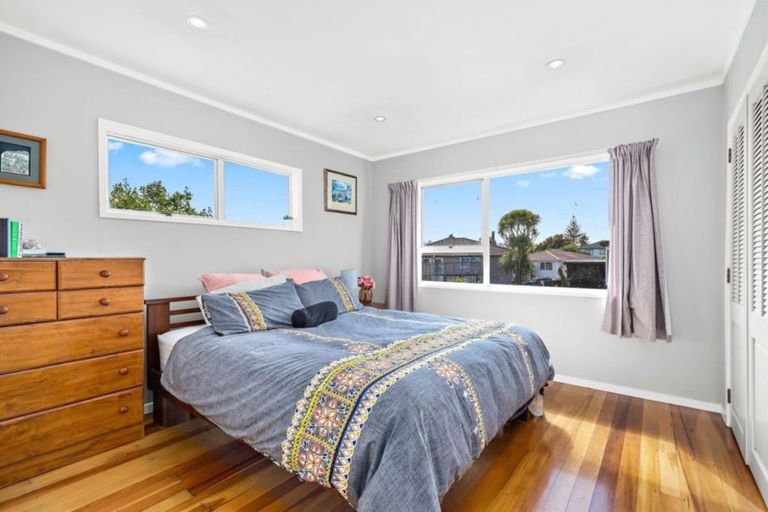 Photo of property in 17 Brunner Road, Glen Eden, Auckland, 0602