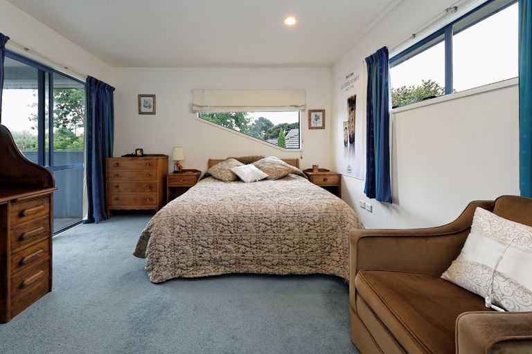 Photo of property in 35 Chamari Close, Titirangi, Auckland, 0604