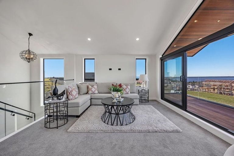 Photo of property in 8 Koheru Place, Long Bay, Auckland, 0630