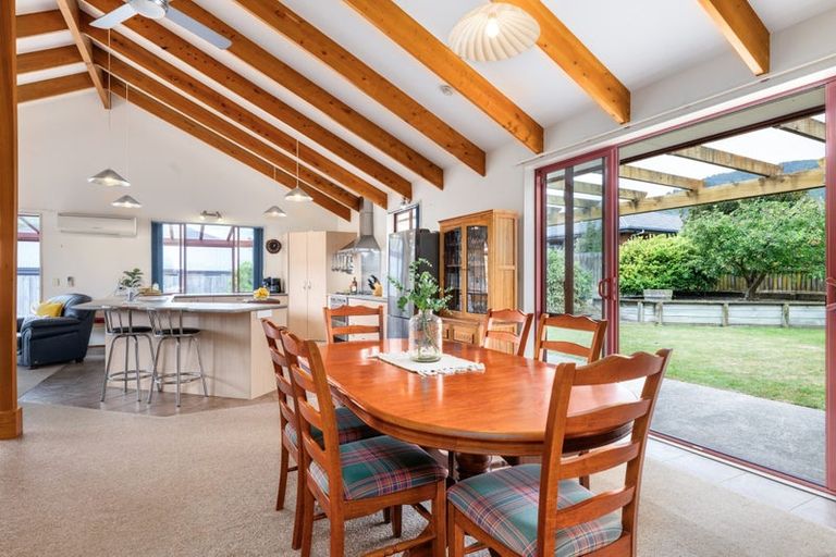 Photo of property in 20 Glentui Place, Waikawa, Picton, 7220