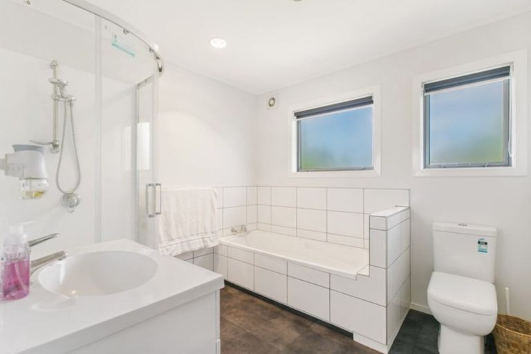 Photo of property in 1 Waitawa Place, Lynmore, Rotorua, 3010