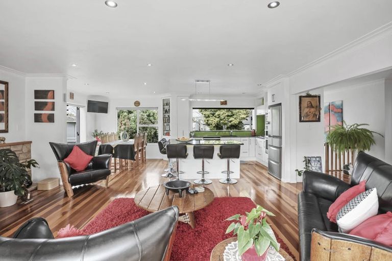 Photo of property in 19 Merchant Avenue, Te Atatu South, Auckland, 0610