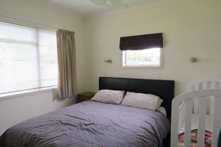 Photo of property in 43 Waiwaka Terrace, Strandon, New Plymouth, 4312