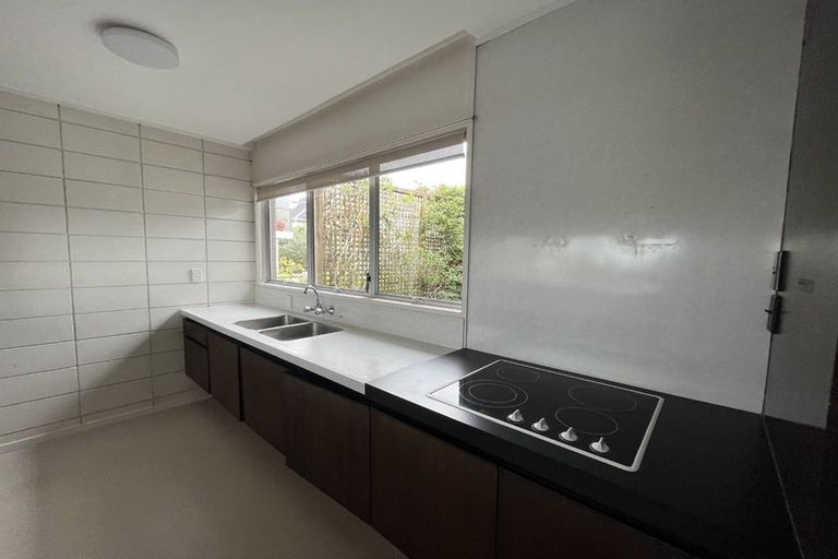 Photo of property in 1/42 Rothesay Bay Road, Rothesay Bay, Auckland, 0630