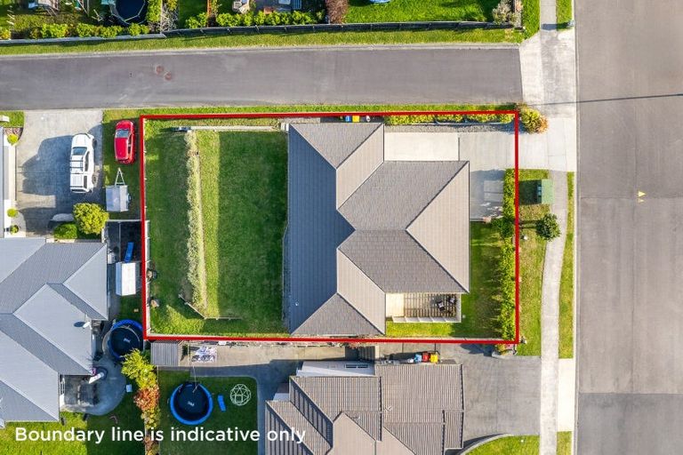 Photo of property in 122 Endeavour Drive, Whitby, Porirua, 5024