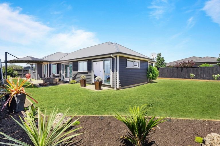 Photo of property in 14 Malbec Place, Huapai, Kumeu, 0810