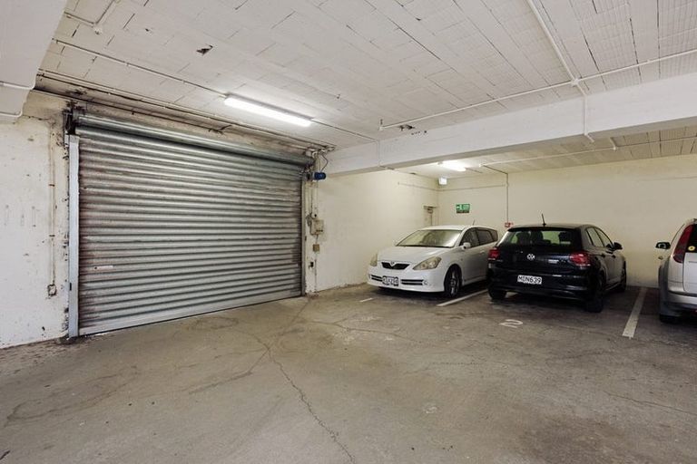 Photo of property in 16 Kent Terrace, Mount Victoria, Wellington, 6011