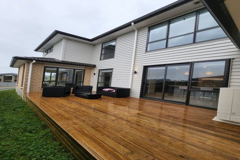 Photo of property in 19 Henriette Place, Totara Park, Auckland, 2105