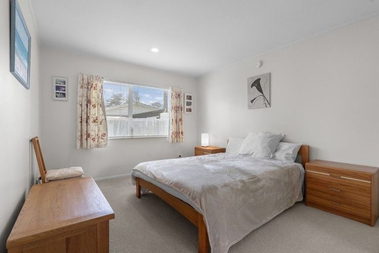 Photo of property in 7/28a Godley Road, Green Bay, Auckland, 0604