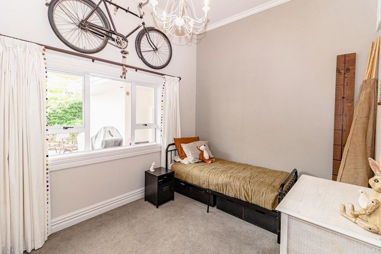 Photo of property in 1 Tulloch Street, Saint Johns Hill, Whanganui, 4500