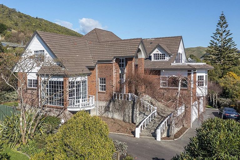 Photo of property in 105 Winara Avenue, Waikanae, 5036