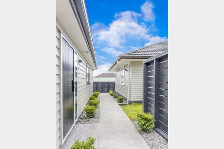 Photo of property in 10 Devon Street, Te Atatu South, Auckland, 0610