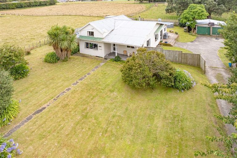 Photo of property in 30 Weraroa Road, Waverley, 4510
