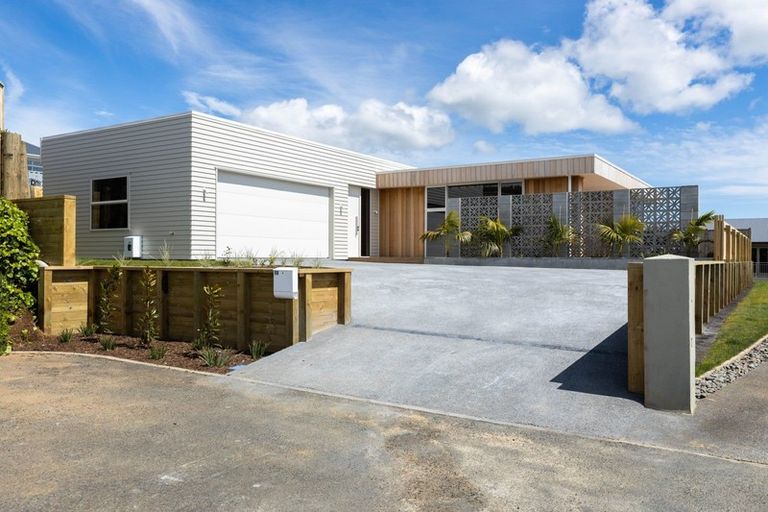 Photo of property in 9a Lemont Place, Westown, New Plymouth, 4310