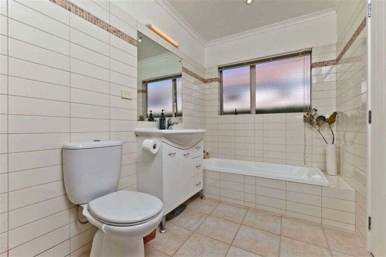 Photo of property in 2/14 Milton Road, Orewa, 0931