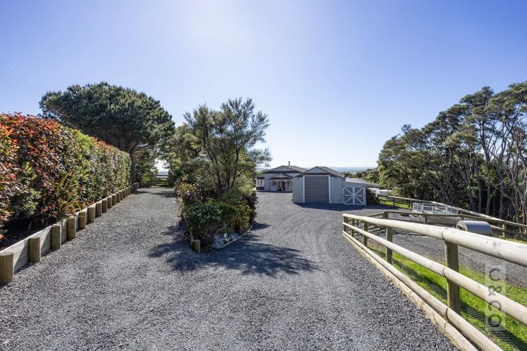 Photo of property in 10 Kaipara View Road, Helensville, 0875