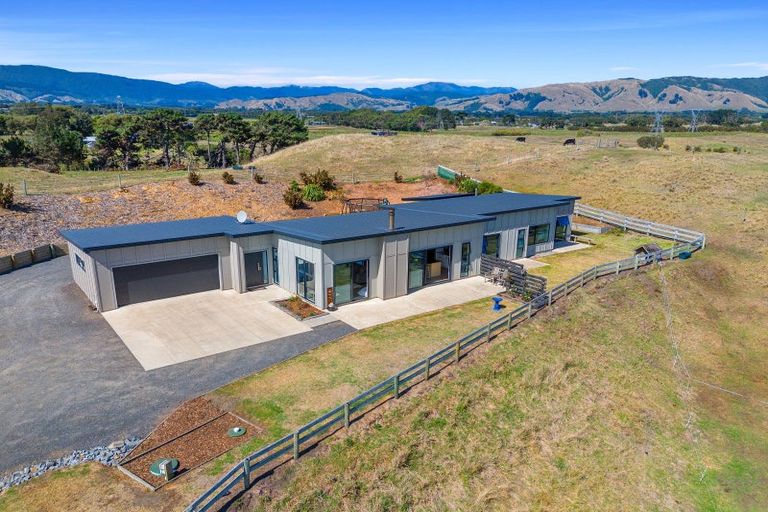 Photo of property in 174 Harakeke Road, Te Horo, Otaki, 5581