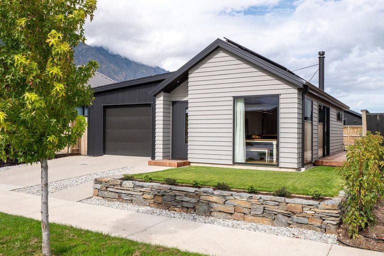 Photo of property in 26 Perendale Road, Jacks Point, 9371