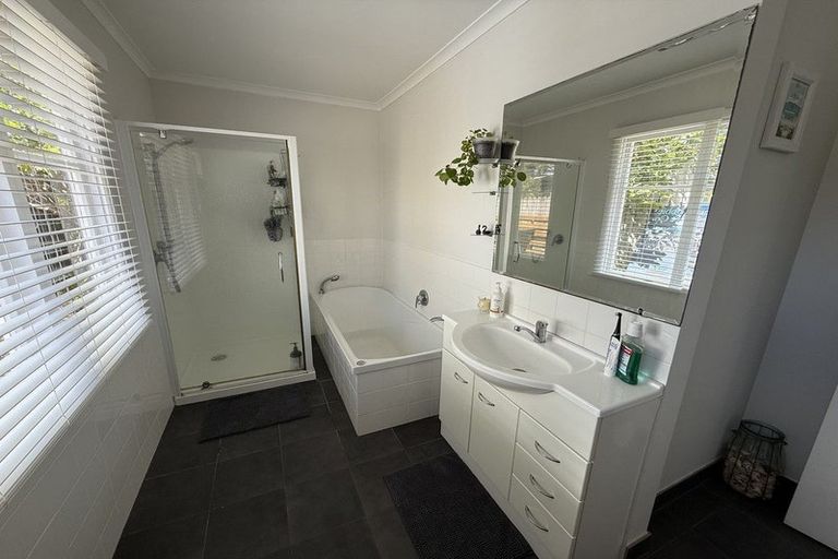 Photo of property in 15 Torkar Road, Clarks Beach, 2122