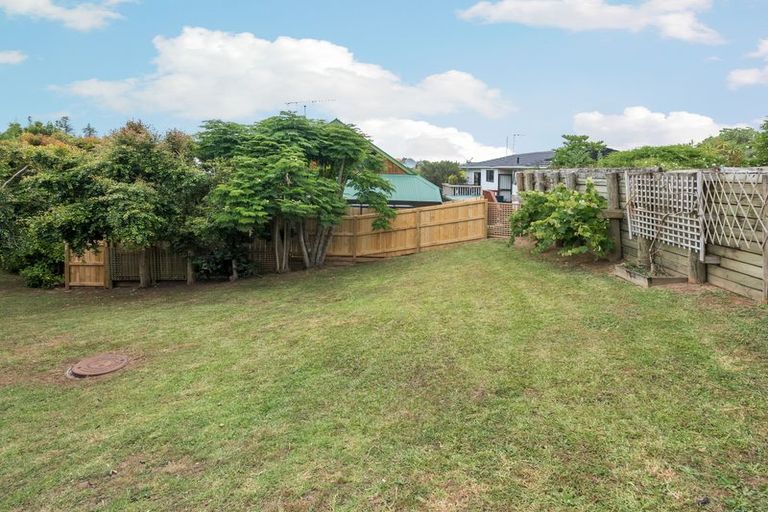 Photo of property in 2/64 Mirrabooka Avenue, Botany Downs, Auckland, 2010