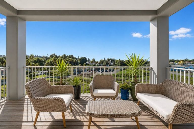 Photo of property in 38 Rewa Rewa Lane, Orewa, 0931