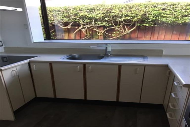 Photo of property in 34 Westgrove Avenue, Avonhead, Christchurch, 8042