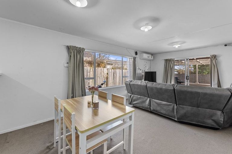 Photo of property in 1/3 Dorendia Place, Clendon Park, Auckland, 2103