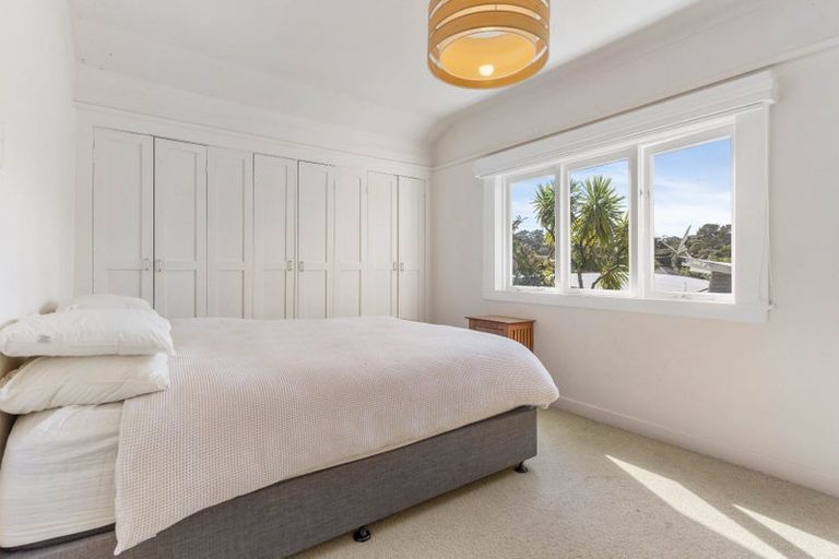 Photo of property in 1/20 Harrybrook Road, Green Bay, Auckland, 0604