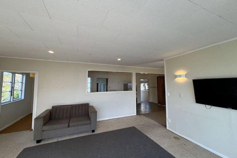 Photo of property in 65 Howard Road, Orere Point, Papakura, 2585