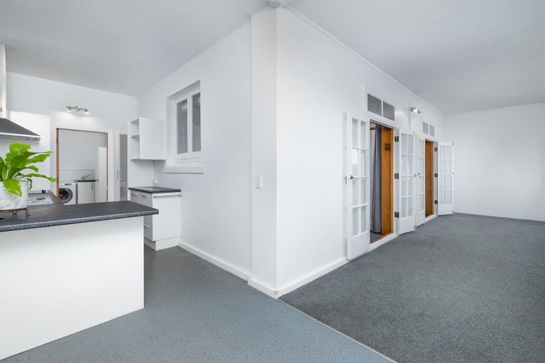 Photo of property in Devonport Apartments, 30/127 Saint Aubyn Street, New Plymouth, 4310