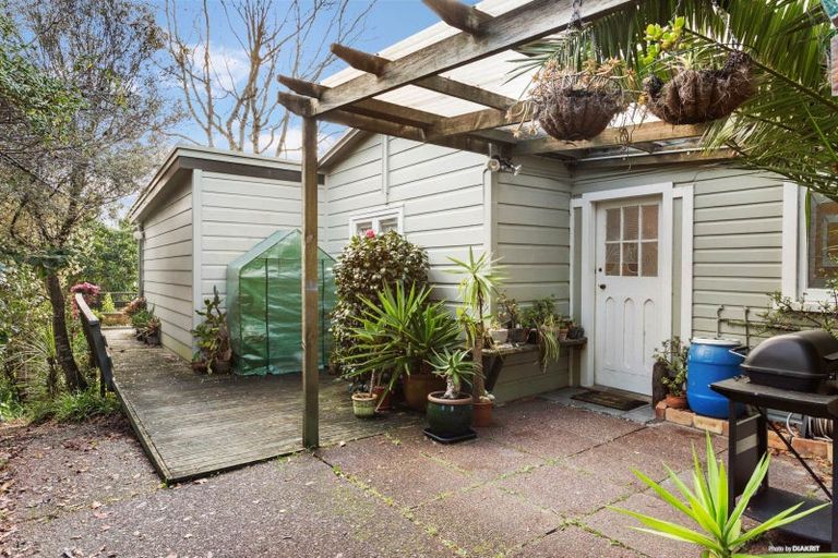 Photo of property in 9 Wairere Road, Torbay, Auckland, 0630