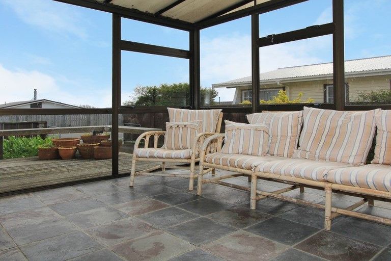 Photo of property in 136 Gloaming Hill, Titahi Bay, Porirua, 5022