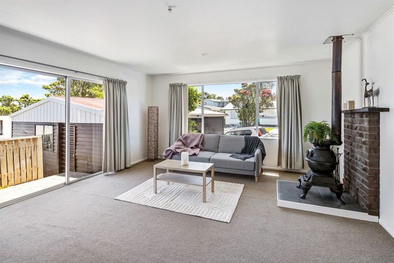 Photo of property in 57a Stewart Drive, Newlands, Wellington, 6037