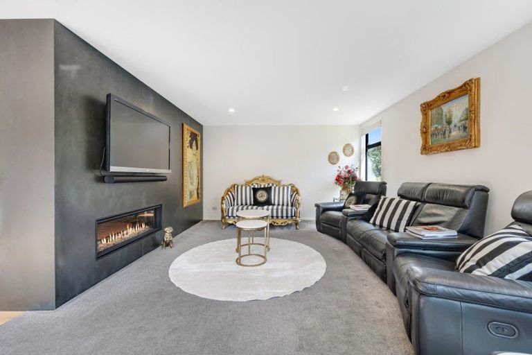 Photo of property in 7 Hartles Place, Mellons Bay, Auckland, 2014