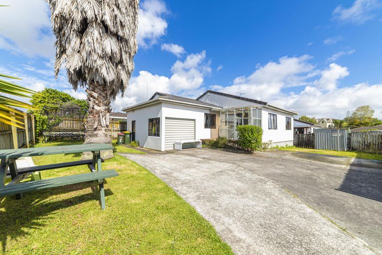 Photo of property in 1/93 Aviemore Drive, Highland Park, Auckland, 2010