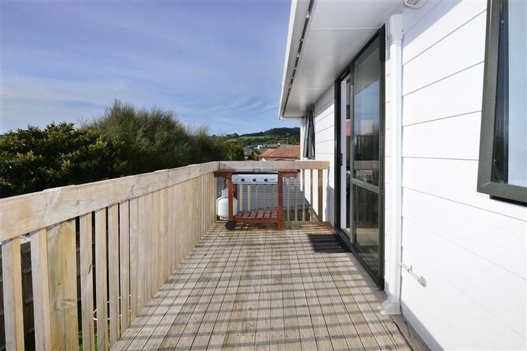 Photo of property in 3 Empressa Heights, Helensville, 0800