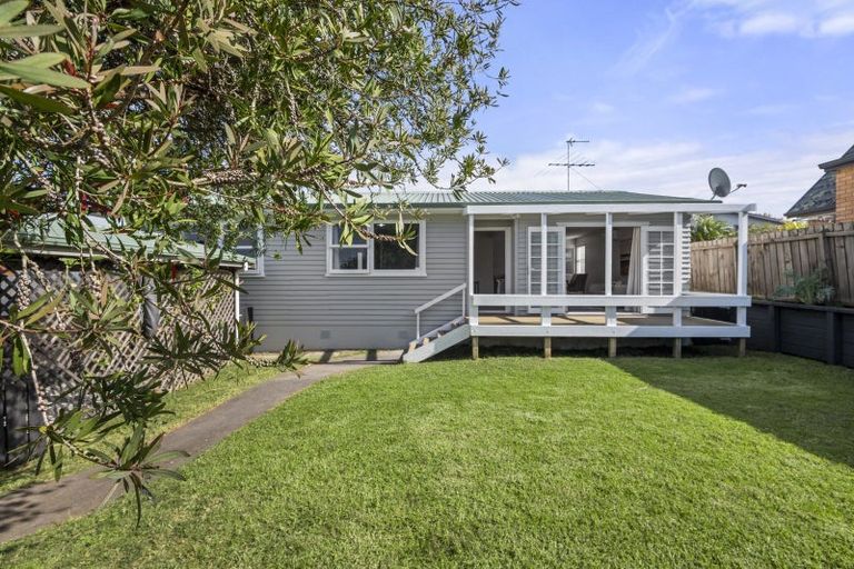 Photo of property in 3 Stevenson Road, Clarks Beach, 2122